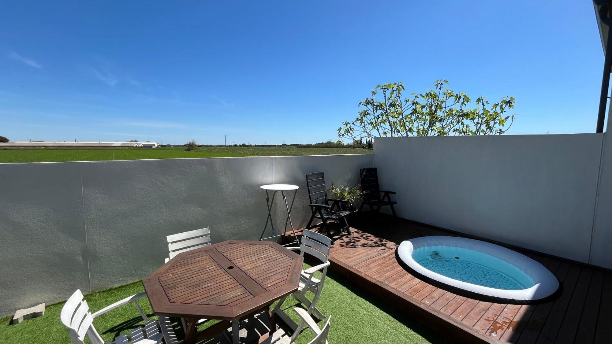 Appartement Avec Spa-Avril A Sept-Camargue 4 Personnes Saint-Laurent-dʼAigouze Exterior foto